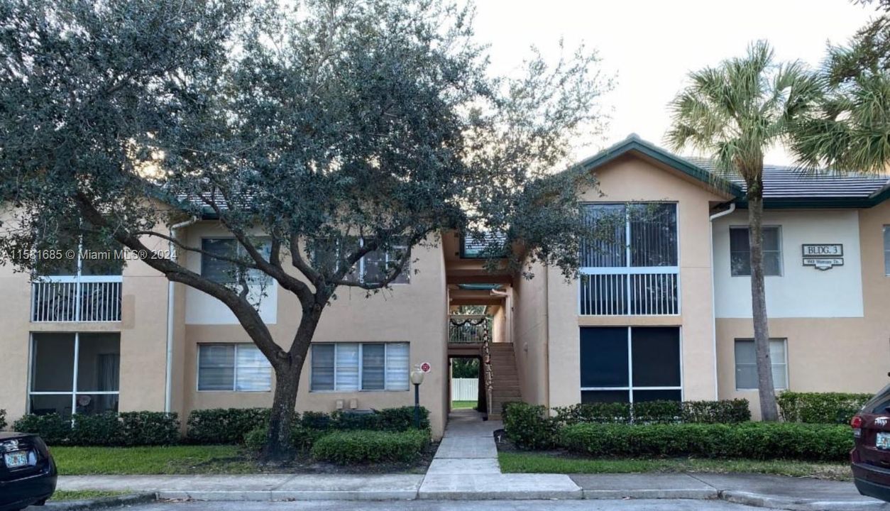 Active With Contract: $1,650 (1 beds, 1 baths, 700 Square Feet)