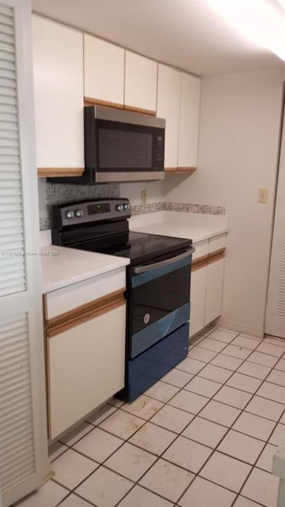 For Rent: $1,650 (1 beds, 1 baths, 700 Square Feet)
