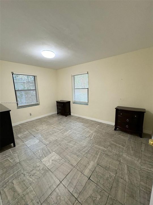 Active With Contract: $2,250 (2 beds, 1 baths, 1024 Square Feet)
