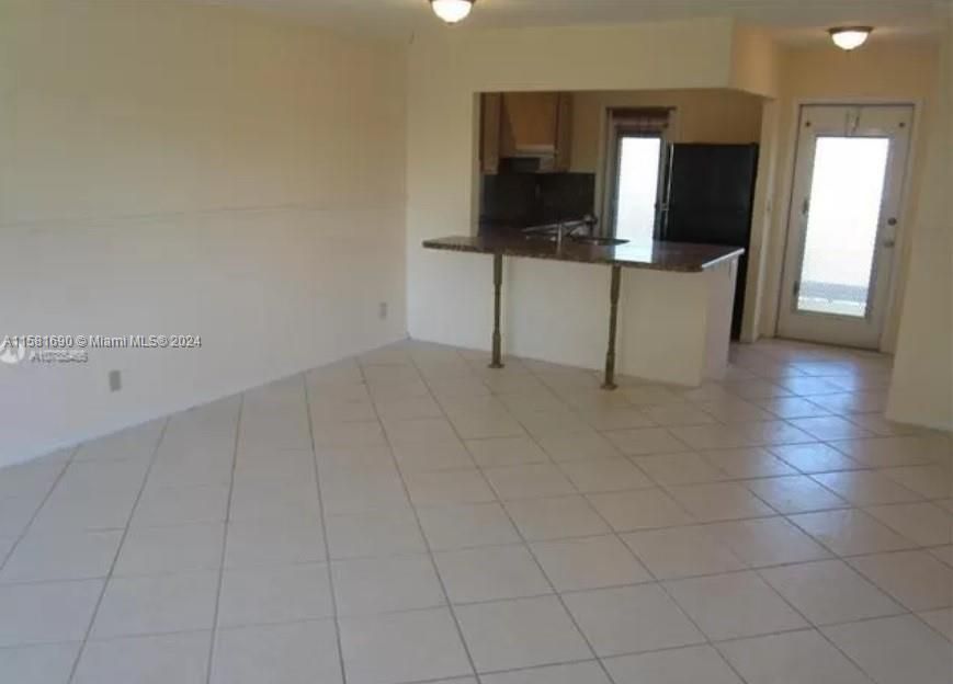 For Rent: $1,785 (2 beds, 1 baths, 840 Square Feet)