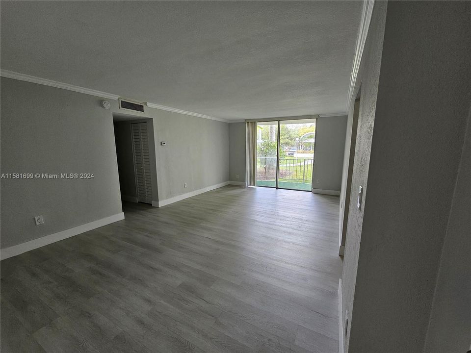 For Rent: $2,100 (2 beds, 2 baths, 1036 Square Feet)