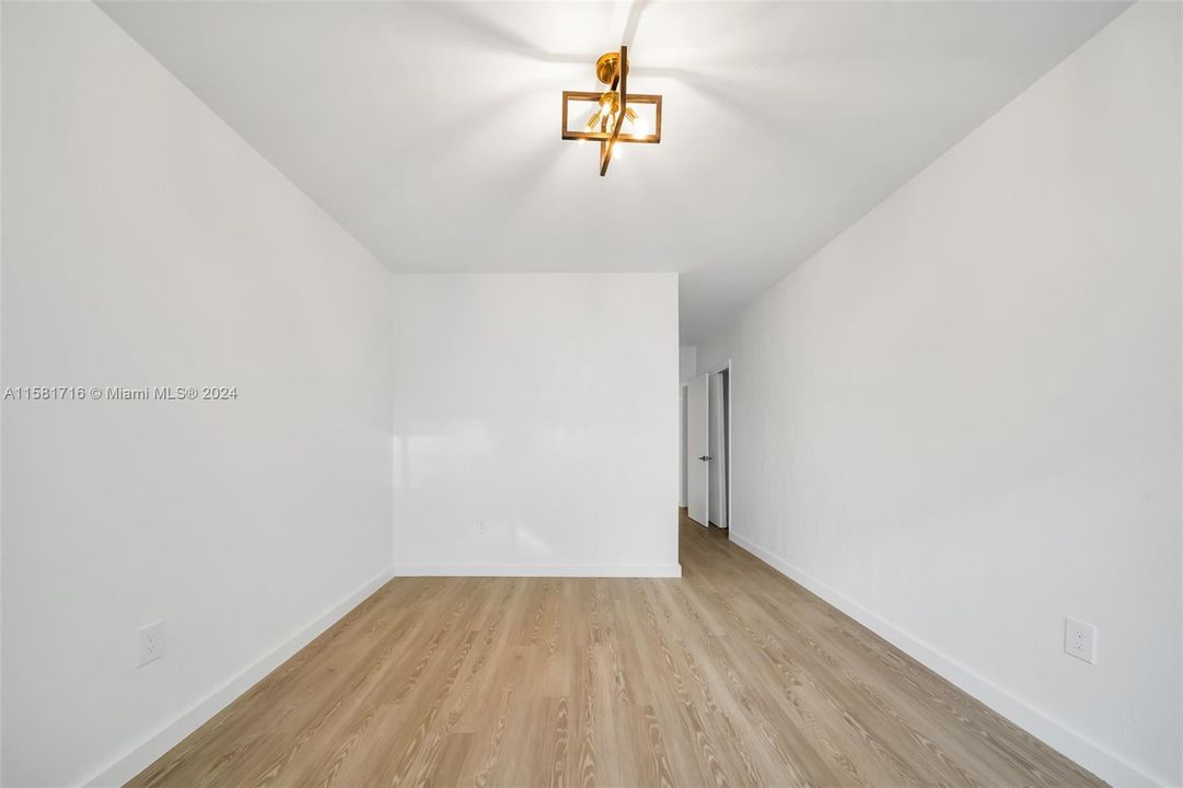 Recently Rented: $2,300 (1 beds, 1 baths, 950 Square Feet)