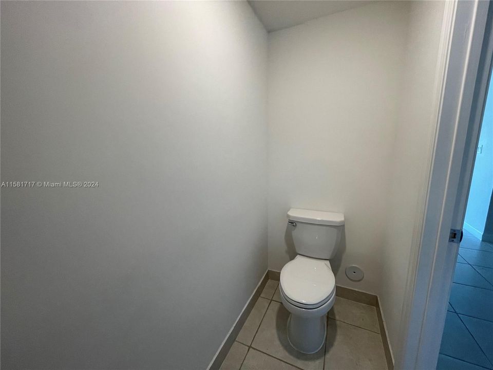 合同活跃: $2,850 (3 贝兹, 2 浴室, 1394 平方英尺)