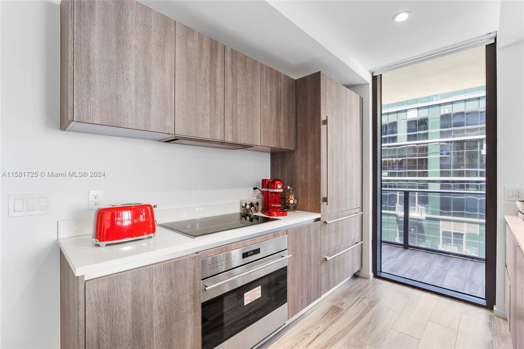 For Sale: $1,299,000 (2 beds, 2 baths, 1152 Square Feet)