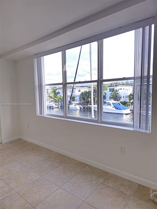 For Sale: $299,000 (1 beds, 2 baths, 909 Square Feet)