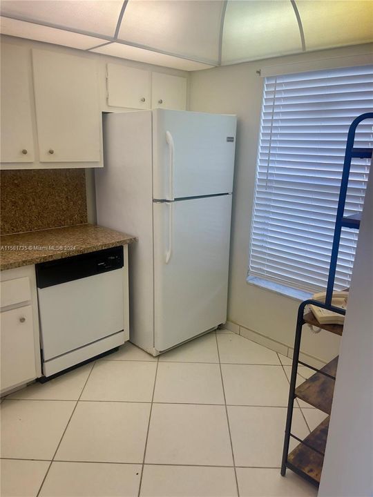 For Rent: $1,850 (2 beds, 2 baths, 880 Square Feet)