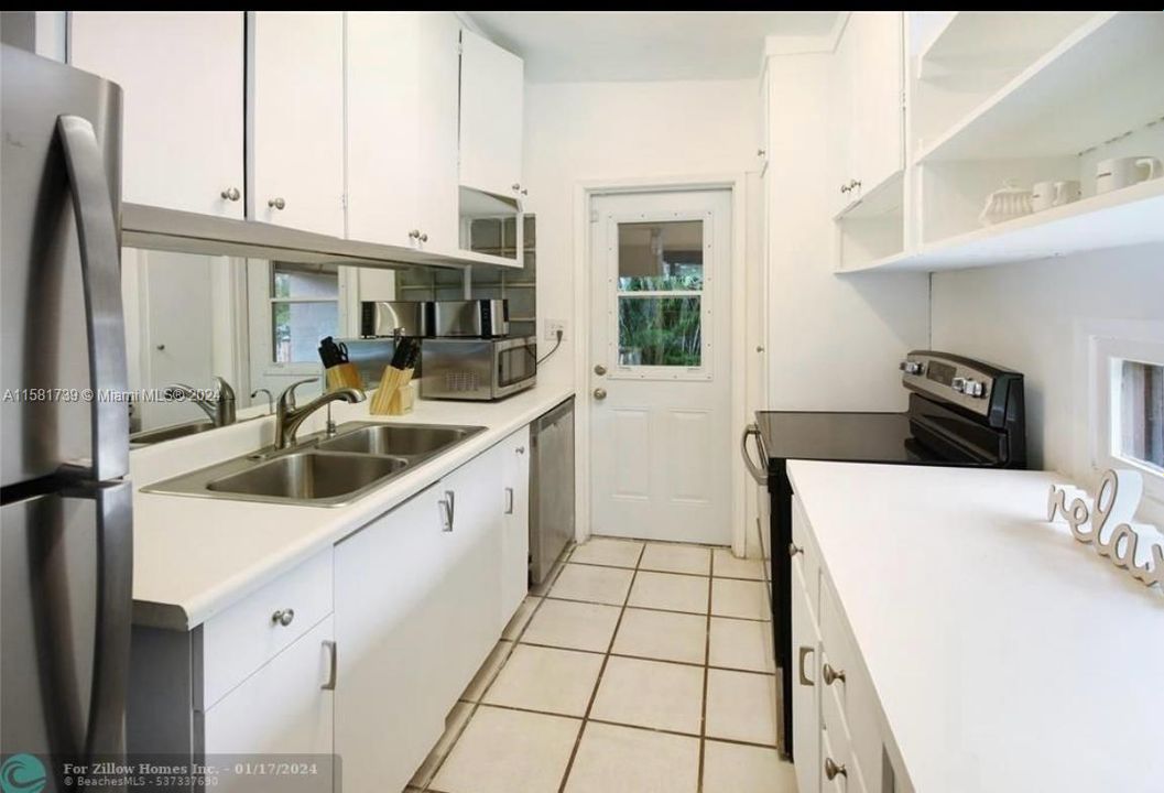 For Rent: $5,500 (3 beds, 1 baths, 1022 Square Feet)