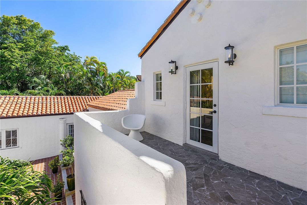 Active With Contract: $2,895,000 (4 beds, 3 baths, 2308 Square Feet)
