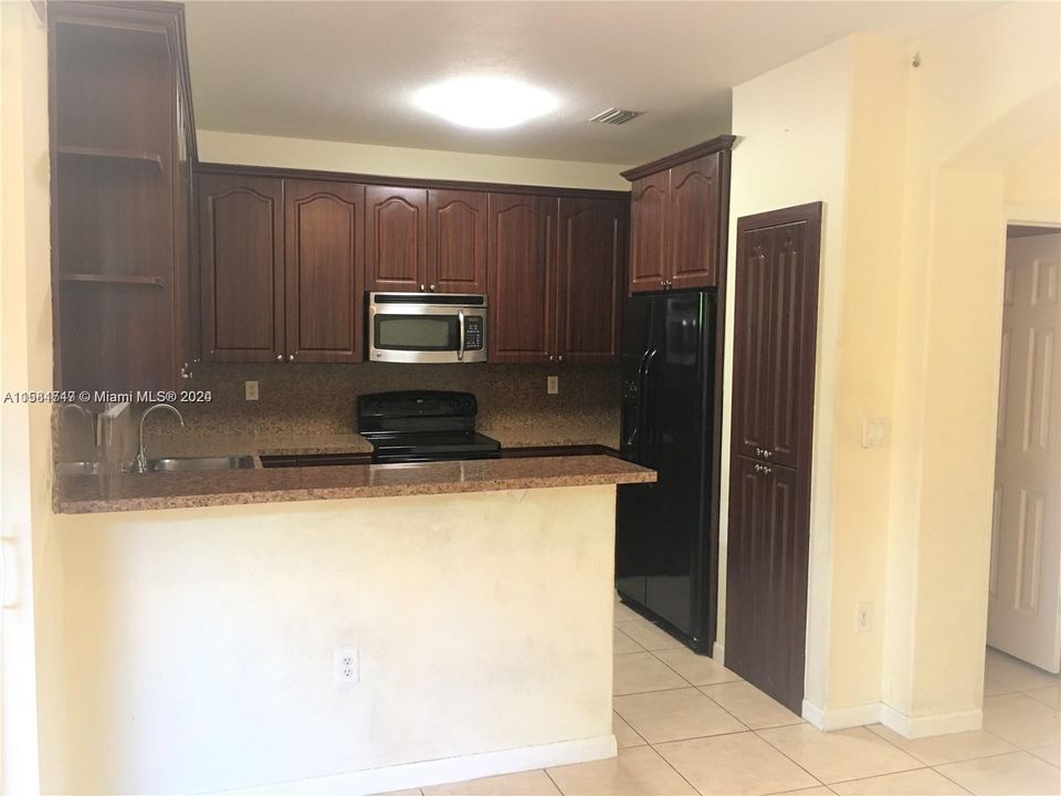 For Rent: $2,450 (3 beds, 2 baths, 1302 Square Feet)