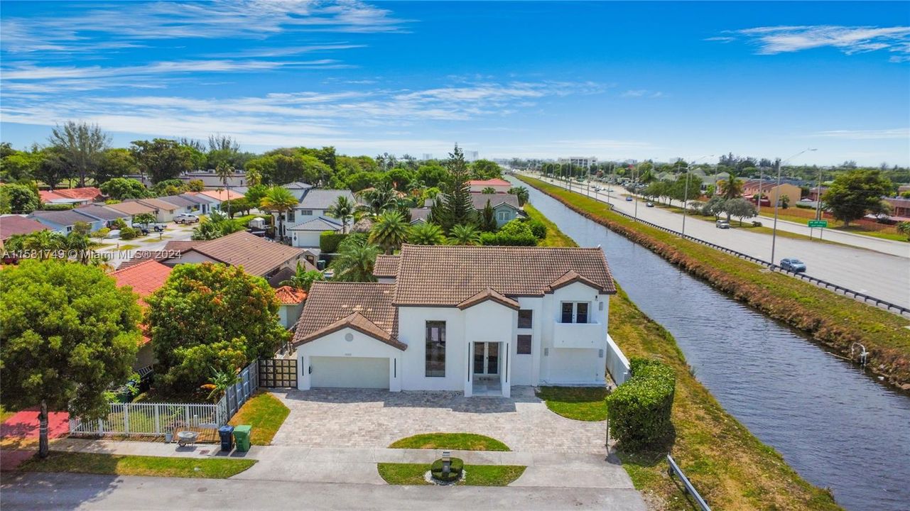 Active With Contract: $1,500,000 (4 beds, 3 baths, 2473 Square Feet)