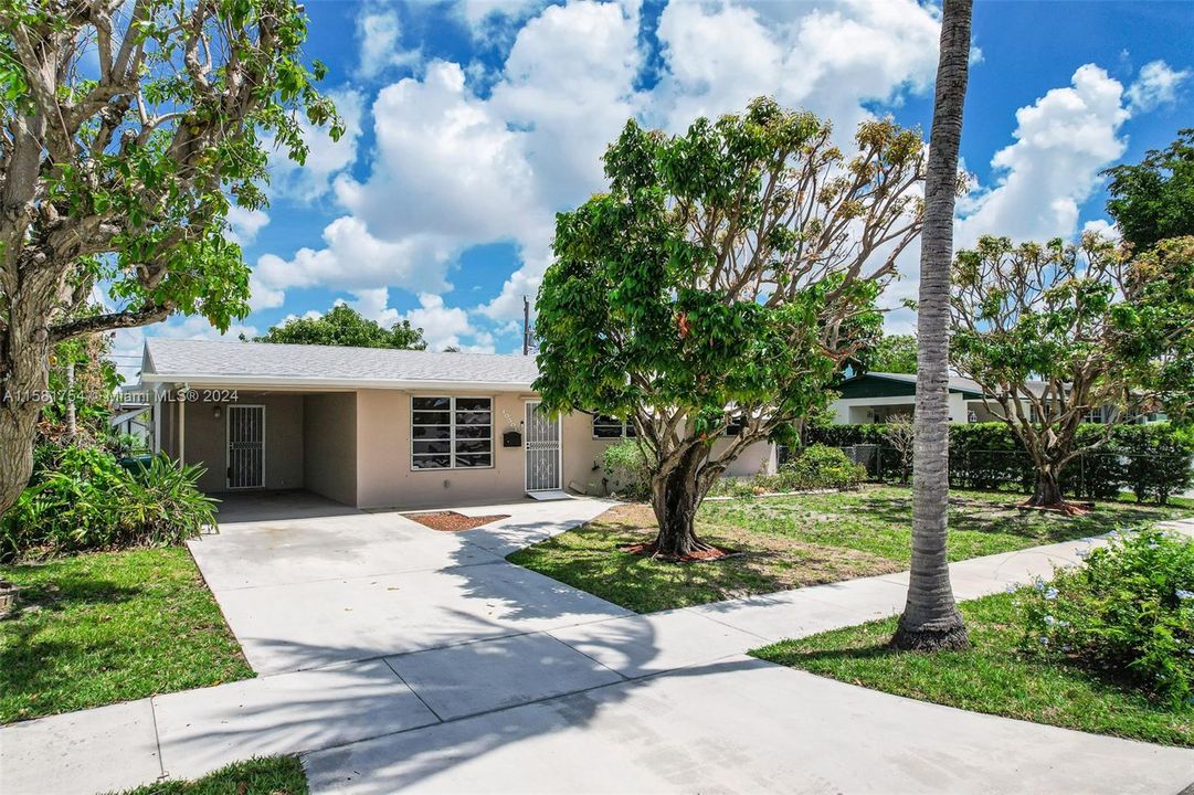 For Sale: $659,900 (4 beds, 2 baths, 1772 Square Feet)