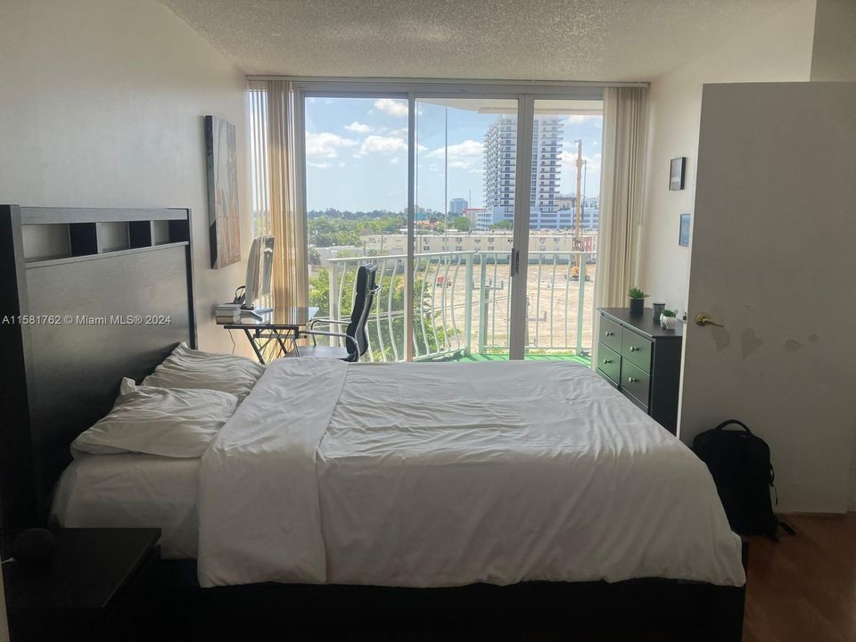 For Rent: $2,000 (1 beds, 1 baths, 705 Square Feet)