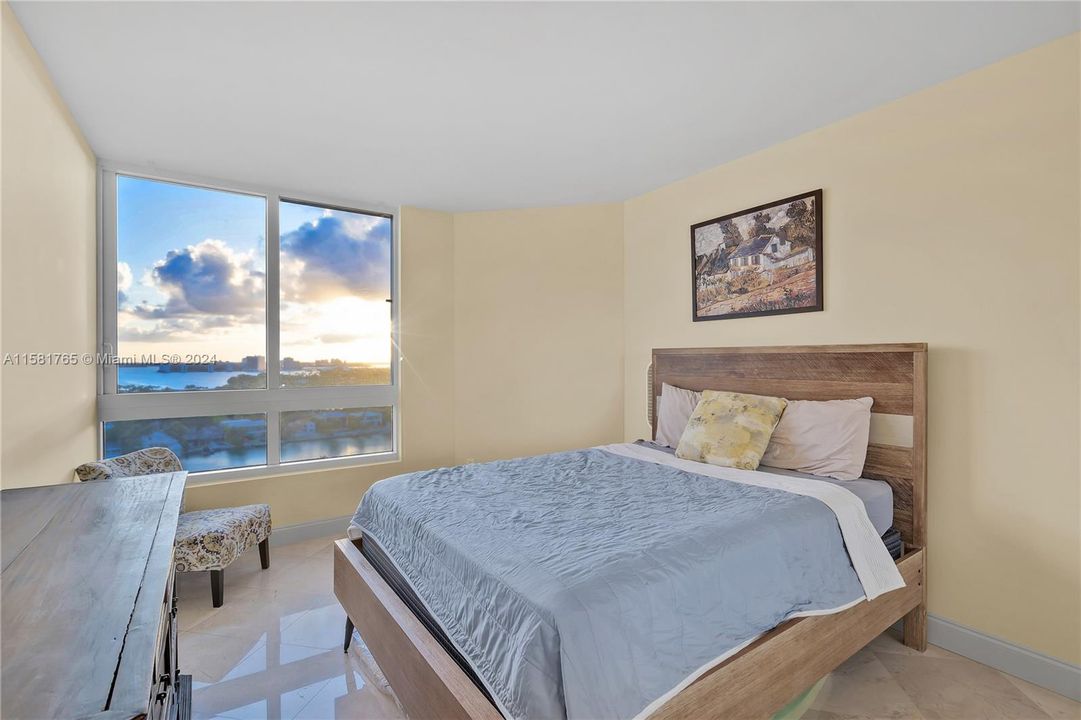 For Sale: $1,495,000 (2 beds, 2 baths, 1322 Square Feet)