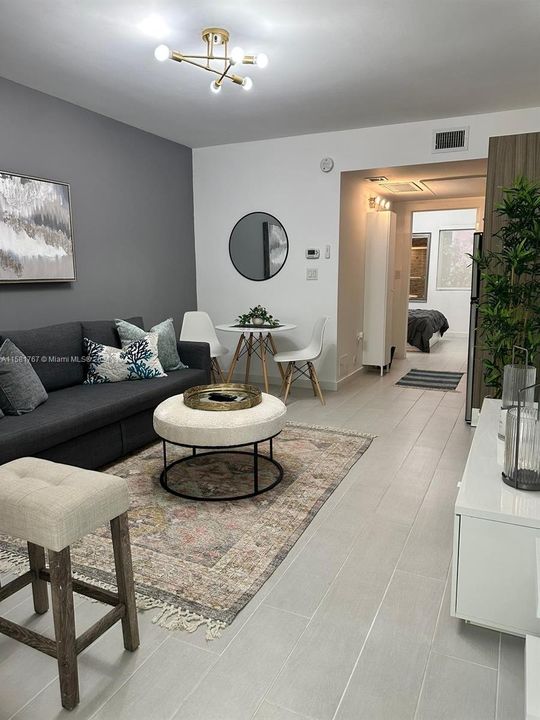 Active With Contract: $270,000 (1 beds, 1 baths, 429 Square Feet)