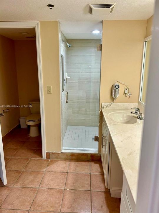 For Rent: $2,250 (1 beds, 1 baths, 875 Square Feet)