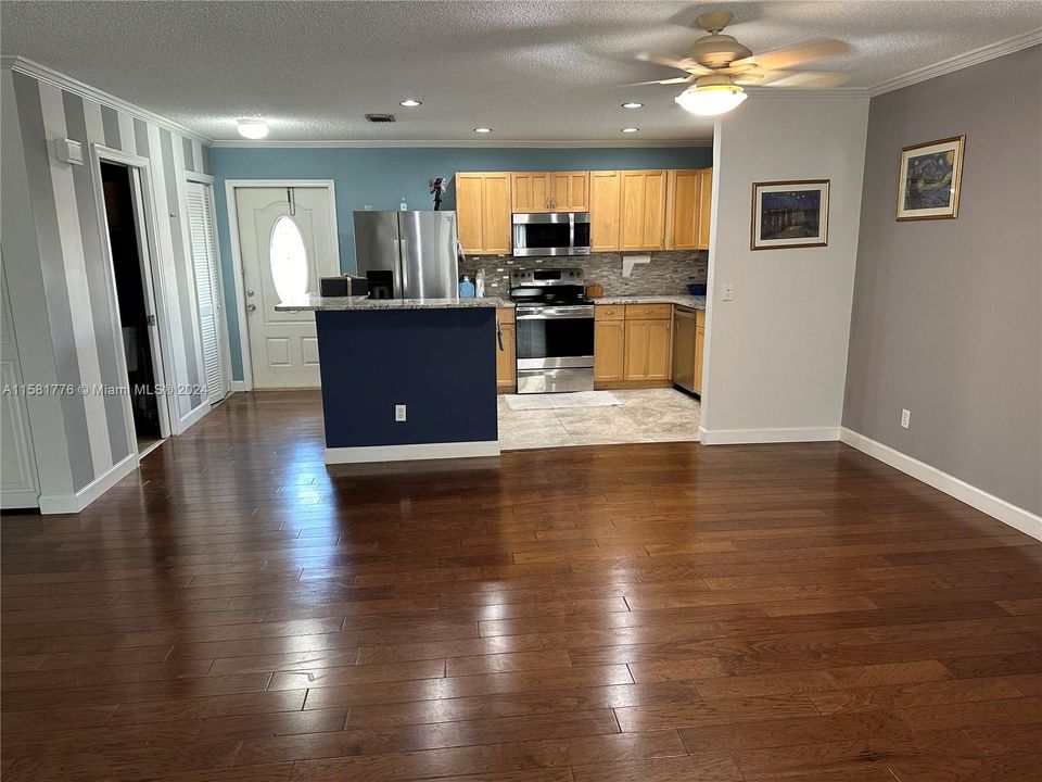 For Rent: $2,300 (2 beds, 2 baths, 1408 Square Feet)