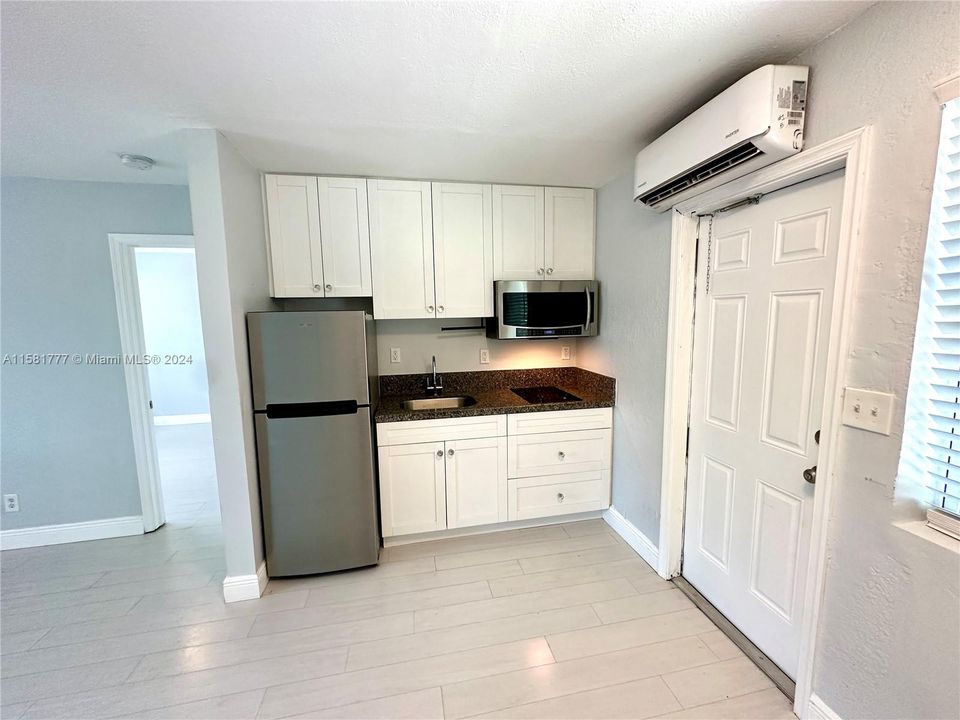 For Rent: $1,700 (1 beds, 1 baths, 525 Square Feet)