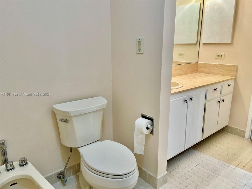 For Rent: $4,875 (2 beds, 2 baths, 1435 Square Feet)