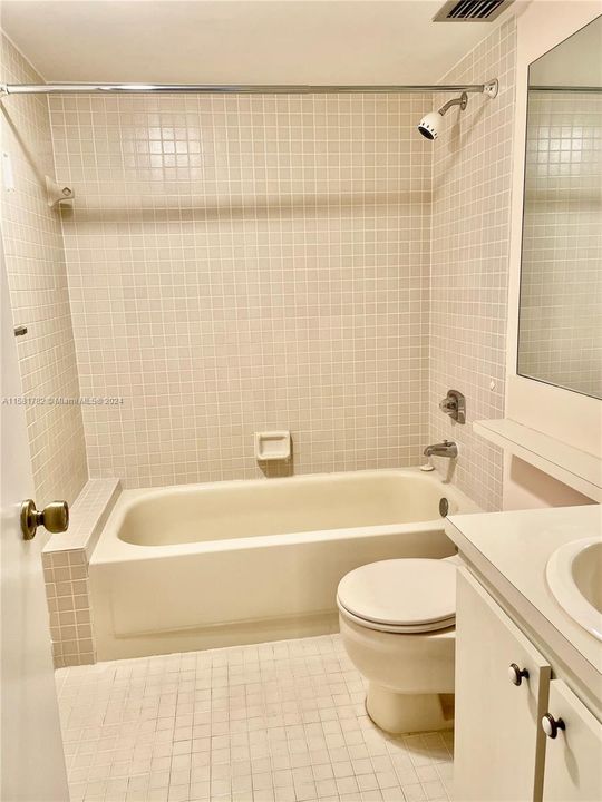 出租: $4,875 (2 贝兹, 2 浴室, 1435 平方英尺)