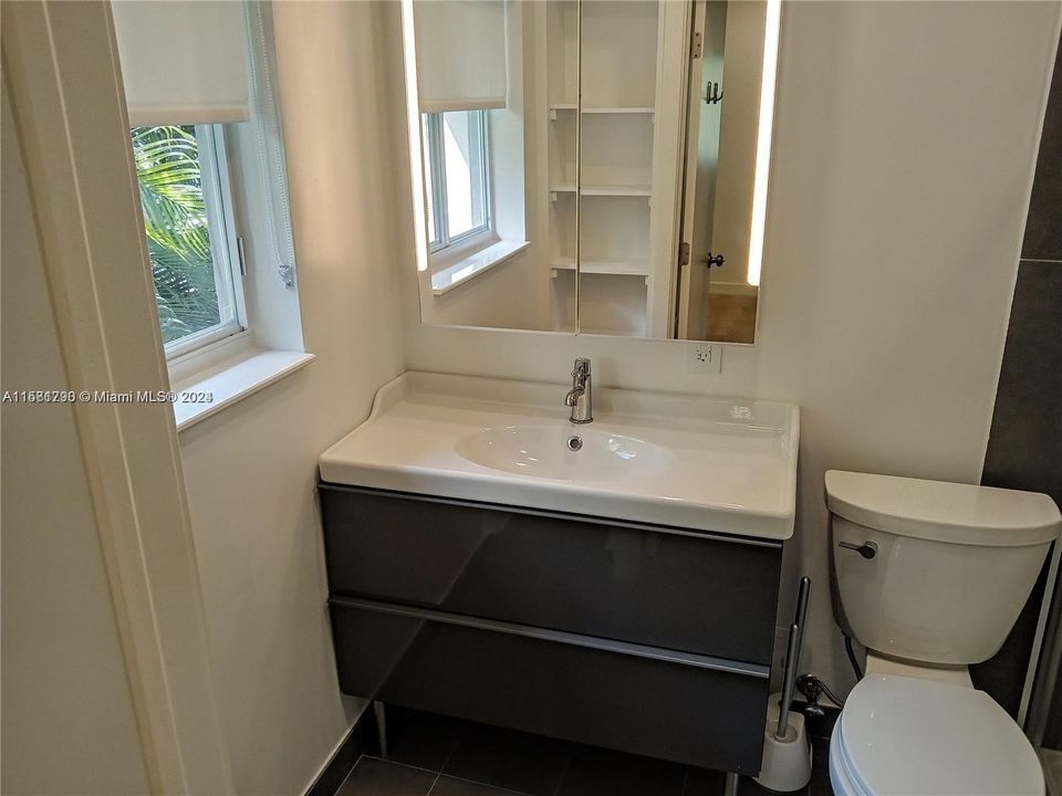 For Sale: $398,000 (1 beds, 1 baths, 613 Square Feet)