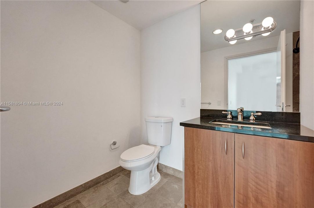 For Sale: $419,000 (1 beds, 1 baths, 733 Square Feet)