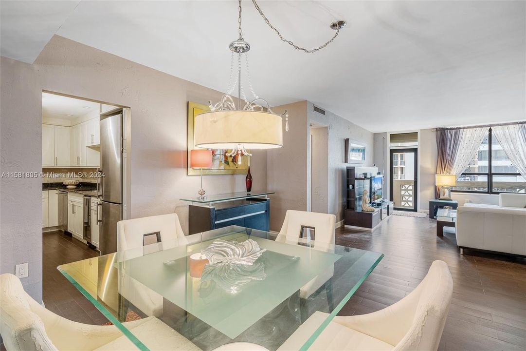 For Sale: $599,000 (1 beds, 1 baths, 1019 Square Feet)