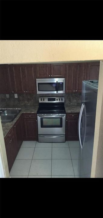 For Rent: $2,795 (3 beds, 2 baths, 1360 Square Feet)