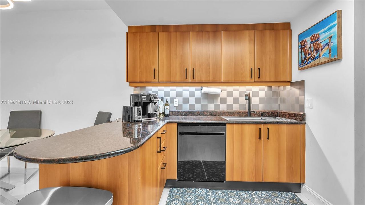For Sale: $595,000 (1 beds, 1 baths, 741 Square Feet)