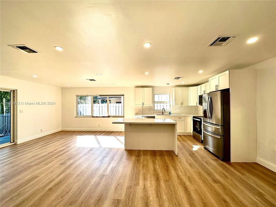 For Rent: $3,950 (3 beds, 2 baths, 1400 Square Feet)