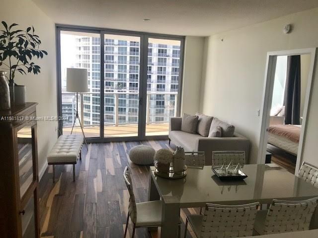 For Rent: $4,000 (1 beds, 2 baths, 888 Square Feet)