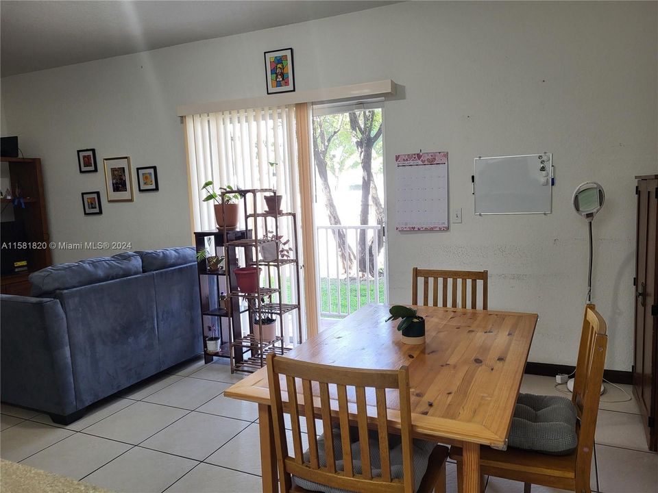 For Sale: $325,000 (3 beds, 2 baths, 1315 Square Feet)
