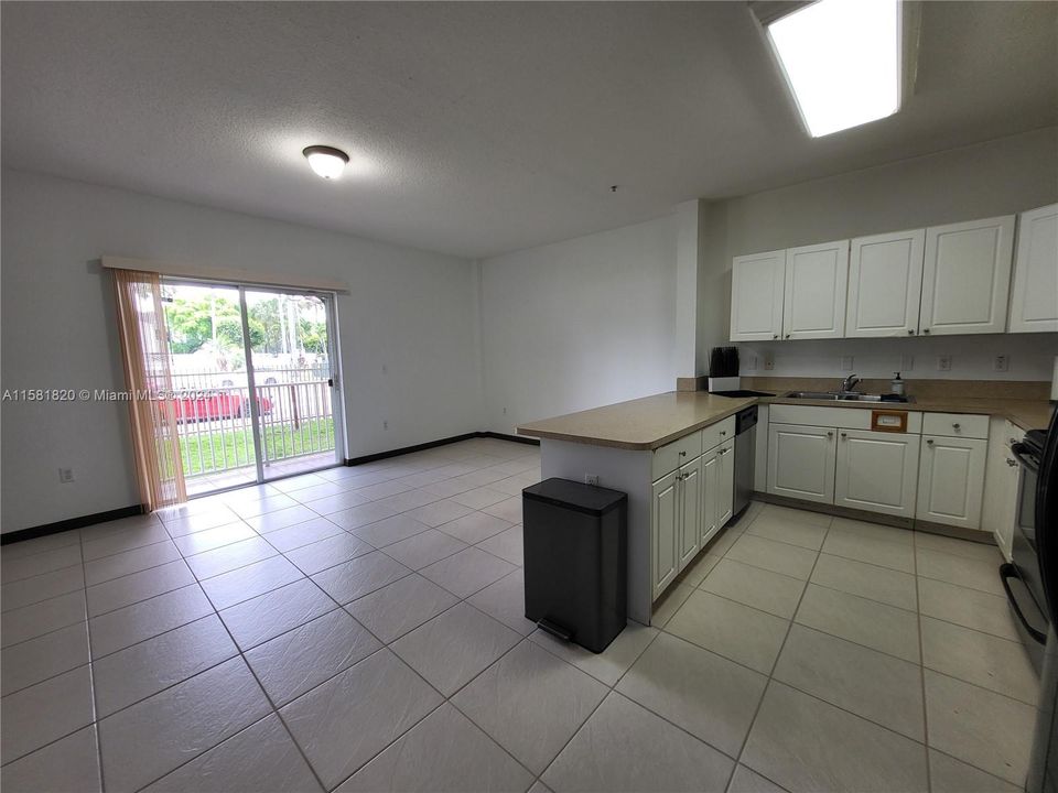 For Sale: $325,000 (3 beds, 2 baths, 1315 Square Feet)