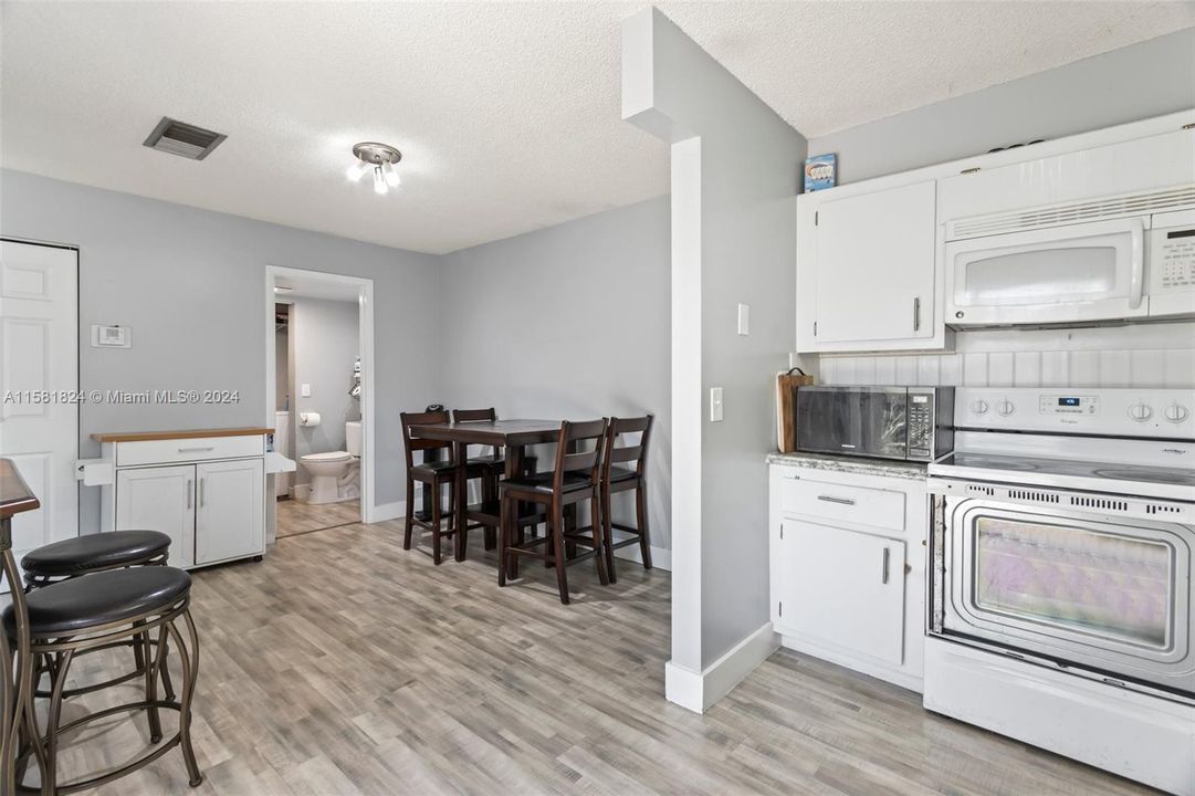 For Sale: $333,000 (2 beds, 2 baths, 1232 Square Feet)