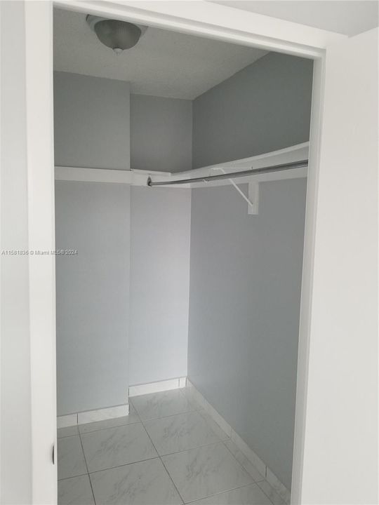 Active With Contract: $1,975 (1 beds, 1 baths, 756 Square Feet)