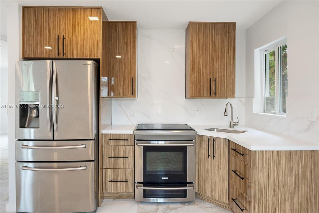 For Sale: $418,500 (2 beds, 2 baths, 743 Square Feet)