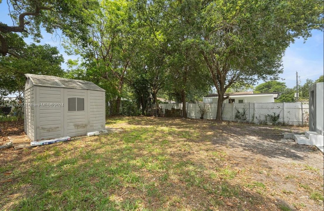 For Sale: $439,000 (2 beds, 2 baths, 743 Square Feet)