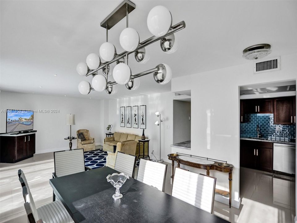 For Sale: $579,000 (2 beds, 2 baths, 1312 Square Feet)