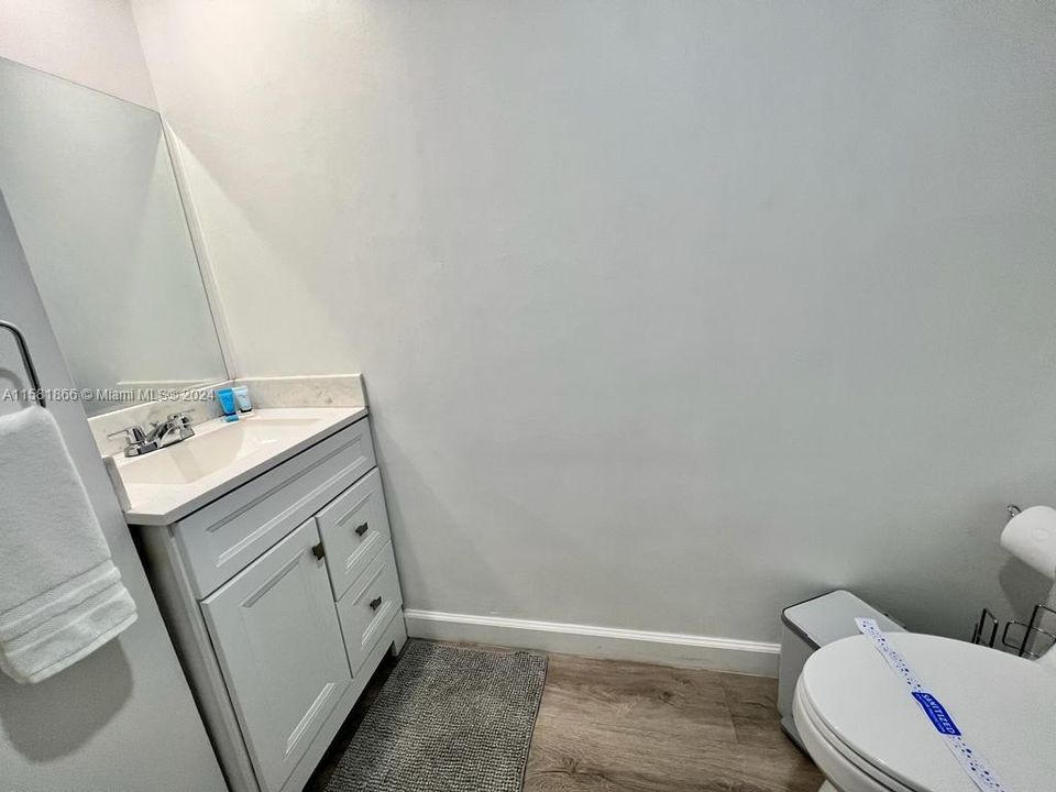 For Rent: $4,500 (1 beds, 1 baths, 1005 Square Feet)