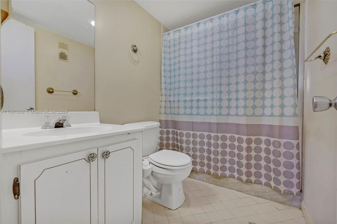 For Sale: $175,000 (2 beds, 2 baths, 1133 Square Feet)