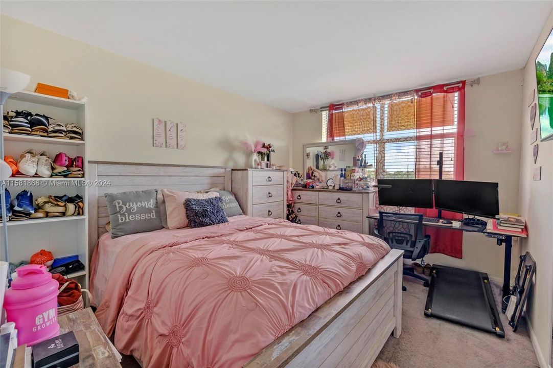 For Sale: $175,000 (2 beds, 2 baths, 1133 Square Feet)