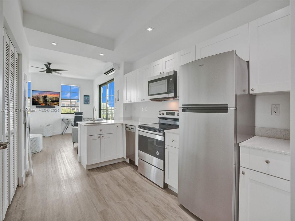 For Sale: $399,000 (1 beds, 1 baths, 436 Square Feet)