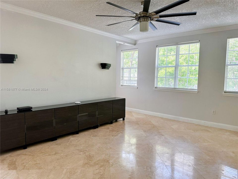 For Rent: $4,500 (3 beds, 2 baths, 1500 Square Feet)