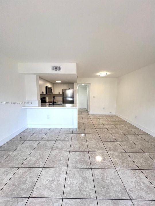 Active With Contract: $2,400 (2 beds, 2 baths, 845 Square Feet)
