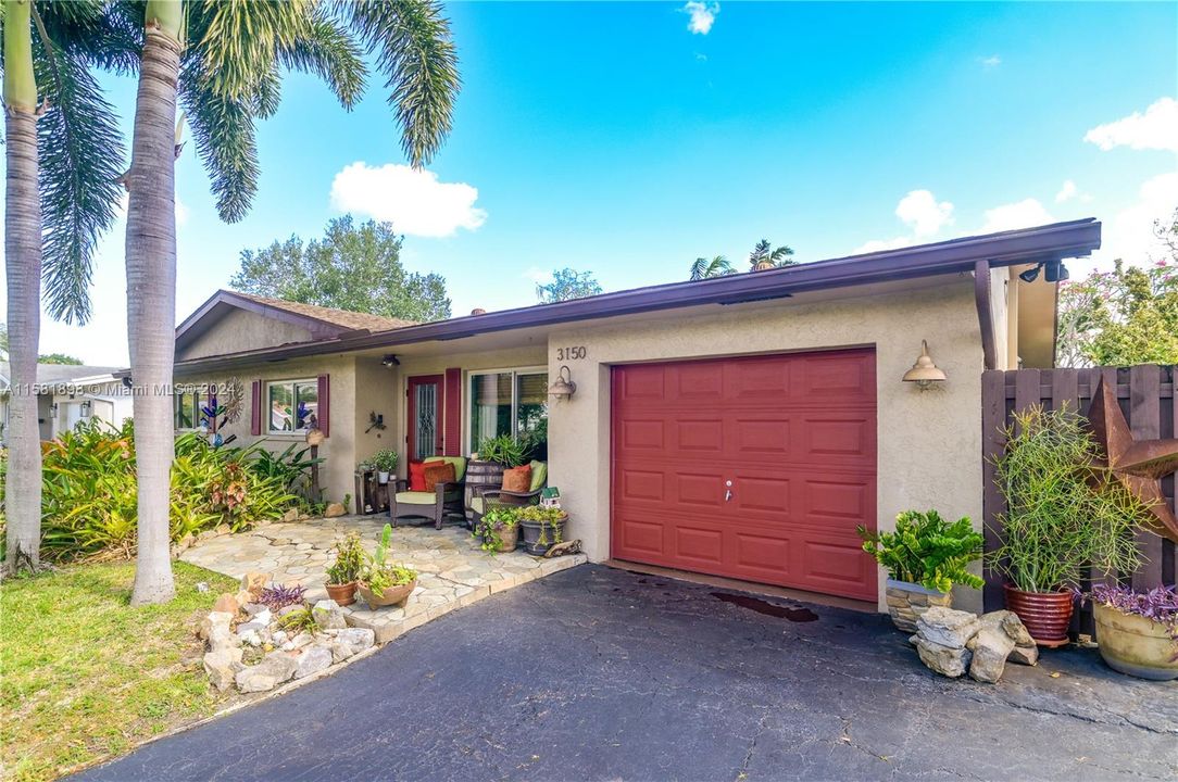 For Sale: $575,000 (4 beds, 2 baths, 2212 Square Feet)