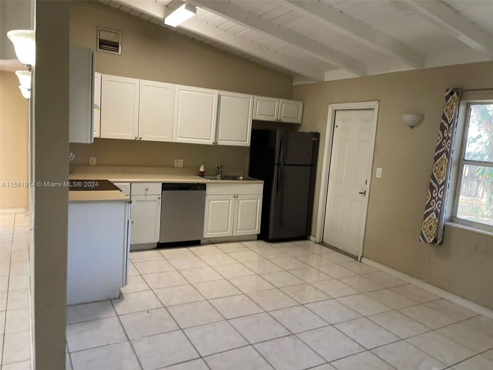 For Sale: $409,900 (3 beds, 2 baths, 1225 Square Feet)