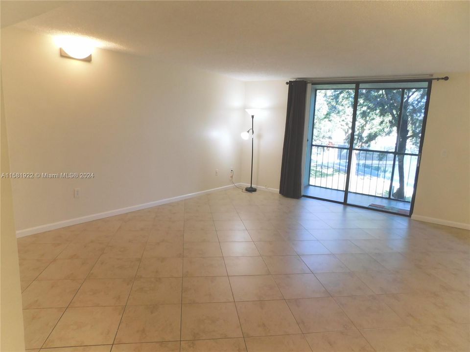 For Rent: $2,500 (2 beds, 2 baths, 965 Square Feet)