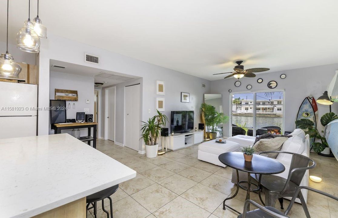 For Sale: $699,000 (2 beds, 2 baths, 823 Square Feet)