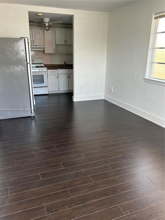 Active With Contract: $2,000 (2 beds, 1 baths, 648 Square Feet)