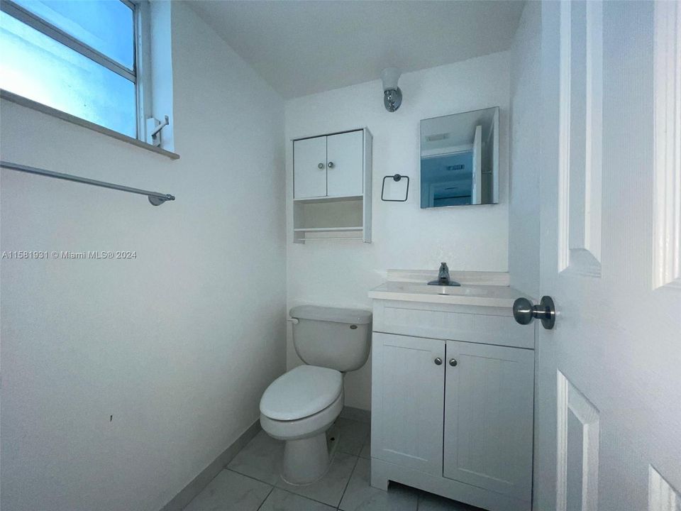 Недавно арендовано: $2,300 (2 спален, 1 ванн, 900 Квадратных фут)