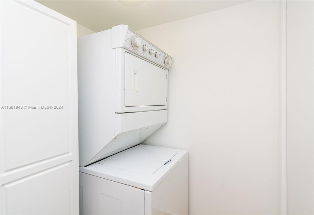 For Rent: $4,500 (1 beds, 1 baths, 871 Square Feet)